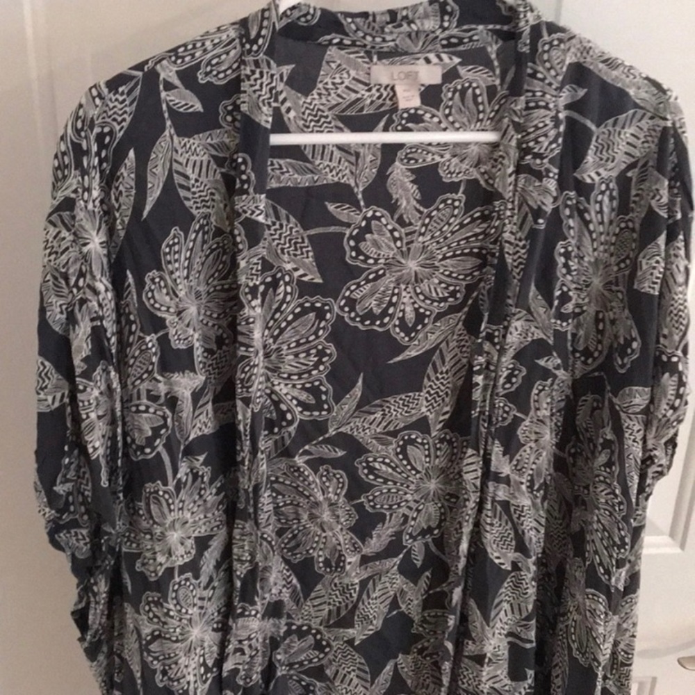 Grey and white loft patterned kimono